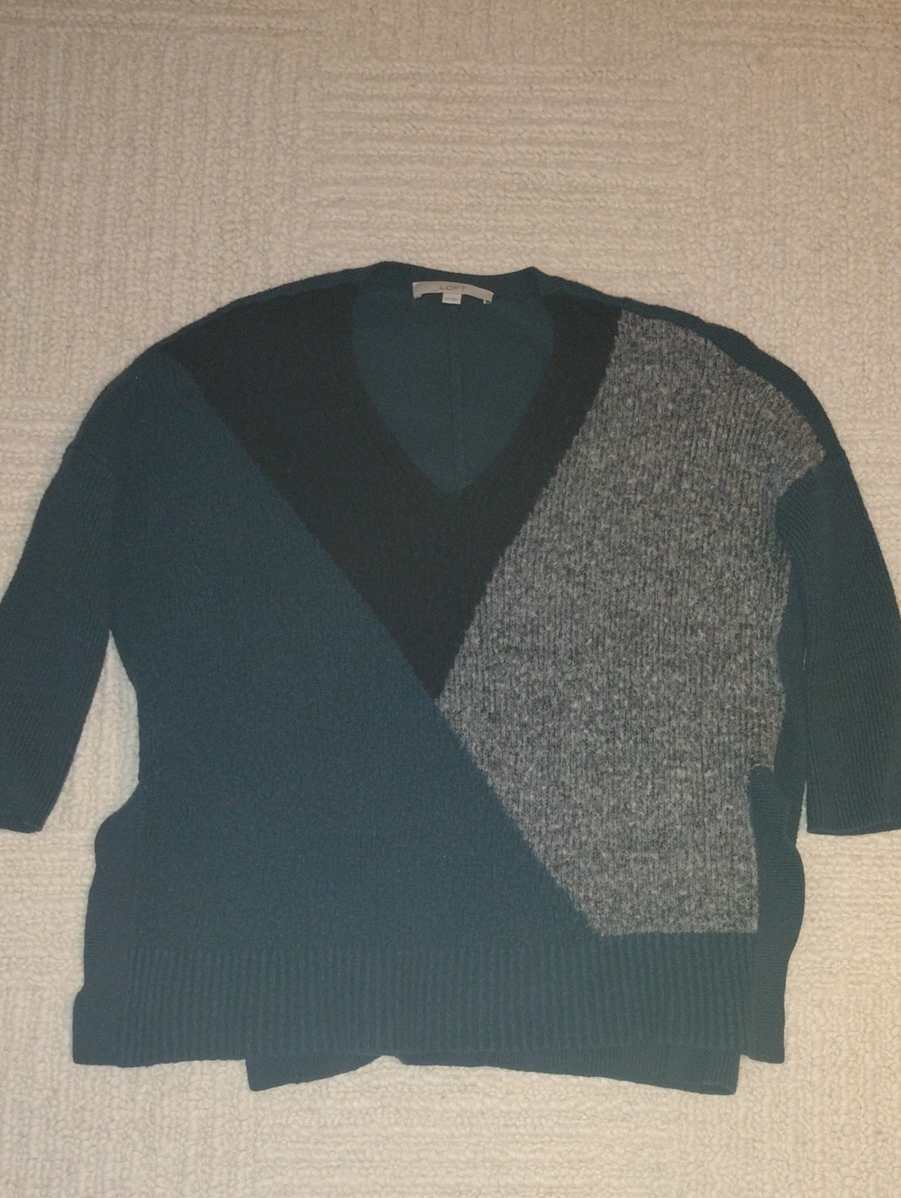 Ann Taylor Loft V-Neck Colorblock Sweater in Green and Gray Size XS 3/4 Sleeve